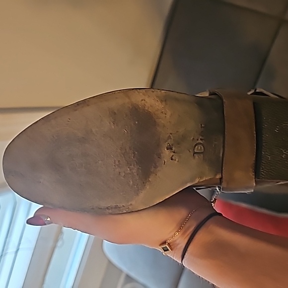 Brand: Christian DiorMaterial: SuedeColor: Beige / Taupe - Picture 11 of 12